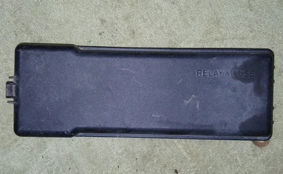 2000-2004 Toyota Sequoia Tundra 4.7 OEM Fuse Relay Box Cover Lid - Image 1 of 3
