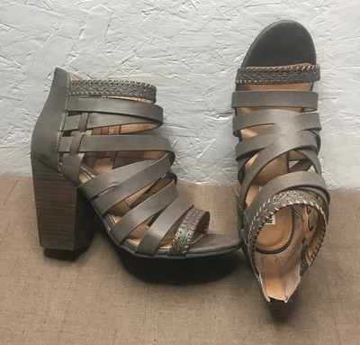 Usado en Excelente Condición Sin Clasificación Feelin Tirantes Para Mujer Tacones Punta Abierta Cuero Sintético Taupe Talla 6.5 Foto 1 de 4