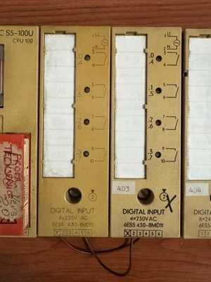 PLC SIEMENS Simatic STEP 5 CPU 100  S5-100U 6ES5 100-8MA01  430-8MD11 441-8MA11 - Immagine 1 di 4