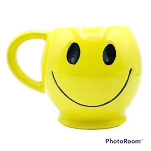 Vtg McCoy Pottery Yellow Smile Happy Face Ceramic Coffee Mug Cup Groovy USA - Picture 1 of 8