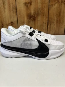 Nike ZOOM FREAK 5 Giannis Basketball Shoes Mens Size 7 White Black DZ2946-100 - Picture 1 of 6