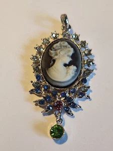 Beautiful Cameo Pendant with gems - Picture 1 of 5