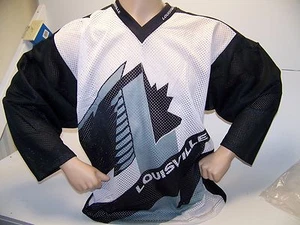 Camiseta de hockey vintage nueva stock antigua LOUISVILLE ADULTO NEGRA PLATEADA HECHA EN EE. UU. - Imagen 1 de 5