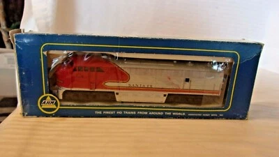 HO Scale AHM FM F-9 Diesel Locomotive, Santa Fe, # 5028 War Bonnet Colors - Image 1 of 4