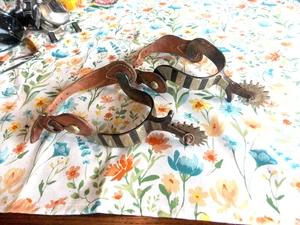 Vintage Western Cowboy Sporen mit silbernen Overlays und ausgefallenen Riemen KEINE RESERVIERUNG - Bild 1 von 11