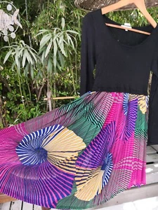Kleid Pullover Die Kleine Kollektion Gefaltet Bunt Größe 1 Sehr Guter Zustand - Bild 1 von 8