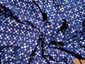 Tessuto trapunta artigianale BATIK 100% cotone rosso blu bianco diamanti geometrici BTY - Foto 1 di 2