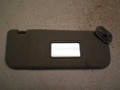 07 MATRIX SUNVISOR / SHADE RH PASSENGER SIDE GRAY CLOTH W/ VANITY 905204 - Image 1 of 4