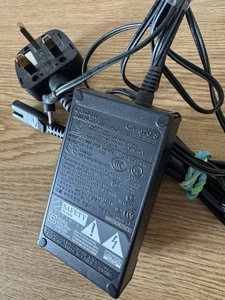 Original Canon CA-570 S Ladegerät für Vixia Legria HF G40 G30 G25 G20 HG10 HF200 - Bild 1 von 2