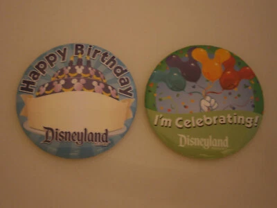 Disney 2 Botones Disneyland Feliz Cumpleaños y Estoy Celebrando Globos Prendedor Trasero Foto 1 de 2