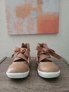 Michael Kors Size 7Toddler Shoes MK Logo High Top Tan Back Zip Lace Up - Picture 1 of 11