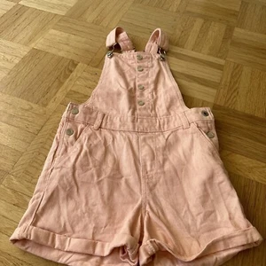 Latzhose H&M Gr.122 Top Zustand 🌈 - Bild 1 von 3