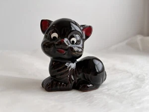Statuina Gatto Nero Vintage Smaltata Argilla Rossa Orecchie Rosse Antropomorfa Giappone - Foto 1 di 8
