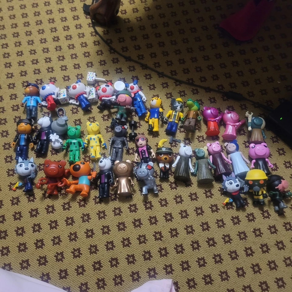 Lote de 30+ figuras de acción Roblox Piggy MiniToon Inc. PhatMojo Foto 1 de 3