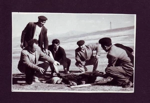 1960 Barbecue armeno Khorovats villaggio di carne fritta margine di campo Armenia Origina - Foto 1 di 2