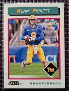 2022 Panini Score Throwback Rookie Kenny Pickett TB1 Steelers Pitt RC inserto Mt - Foto 1 di 2