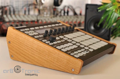 Native Instruments Maschine MK1 MK2 Echtholz Seitenteil Wooden Side Panel Stand - Bild 1 von 4