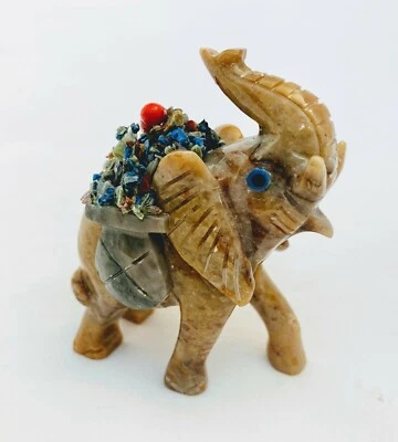 Elefante cargado, hermoso mamífero, adorno, tallado a mano por artistas peruanos  Foto 1 de 4