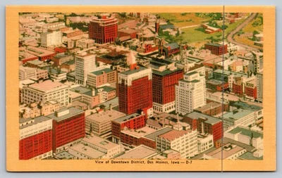 Vintage Linen Postcard View of Downtown Des Moines Iowa D-7 - Image 1 of 2