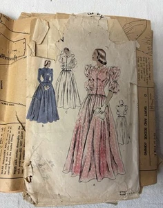 Abito da sera Vogue anni '40 modello bottoni davanti pietà acquisto maniche 5775 - Foto 1 di 8