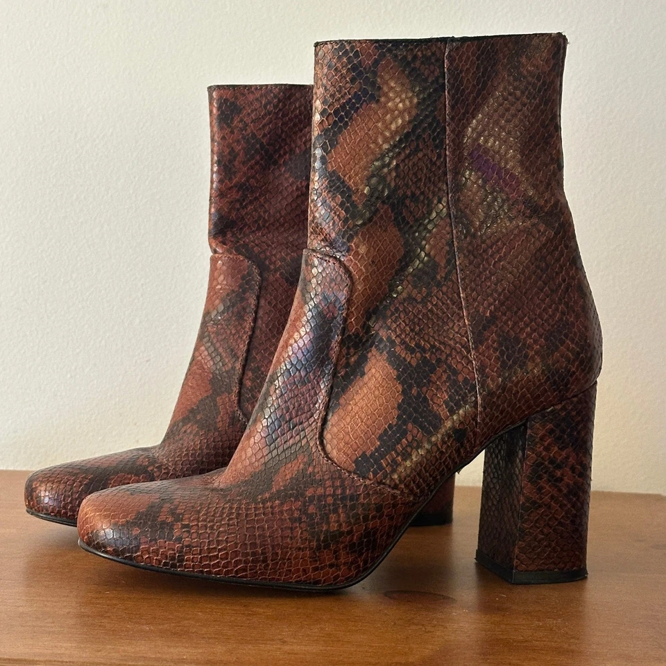 Женские кожаные сапоги из змеиной кожи Kurt Geiger размер 8,5 на коричневом каблуке ботильоны - Изображение 1 из 1