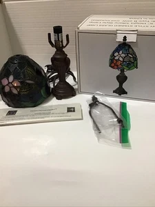 Thomas Pacconi Classics Tiffany Style Stained Glass Floral / Butterfly Lamp 12.5 - Picture 1 of 8