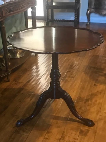 CHIPPENDALE-STYLE MAHOGANY PEDESTAL BASE TEA TABLE, TILT TOP. CHARAK FURNITURE Cover