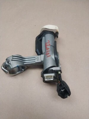 2008-2010 Saturn Vue 3.5L / 3.6L Ignition Switch Lock Cylinder with Key OEM - Image 1 of 4