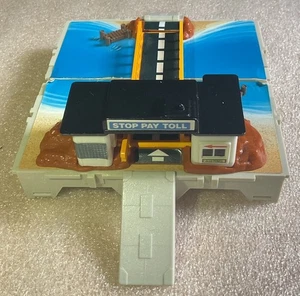 Micro Machines Travel City 1987 Mautbrücken-Set Vintage Galoob Modell (klappbar) - Bild 1 von 6