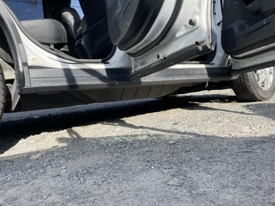 Honda CR-V 2015-2016 basculante derecho moldeado negro PC: NH603PX -EX-L- 49384 Foto 1 de 4