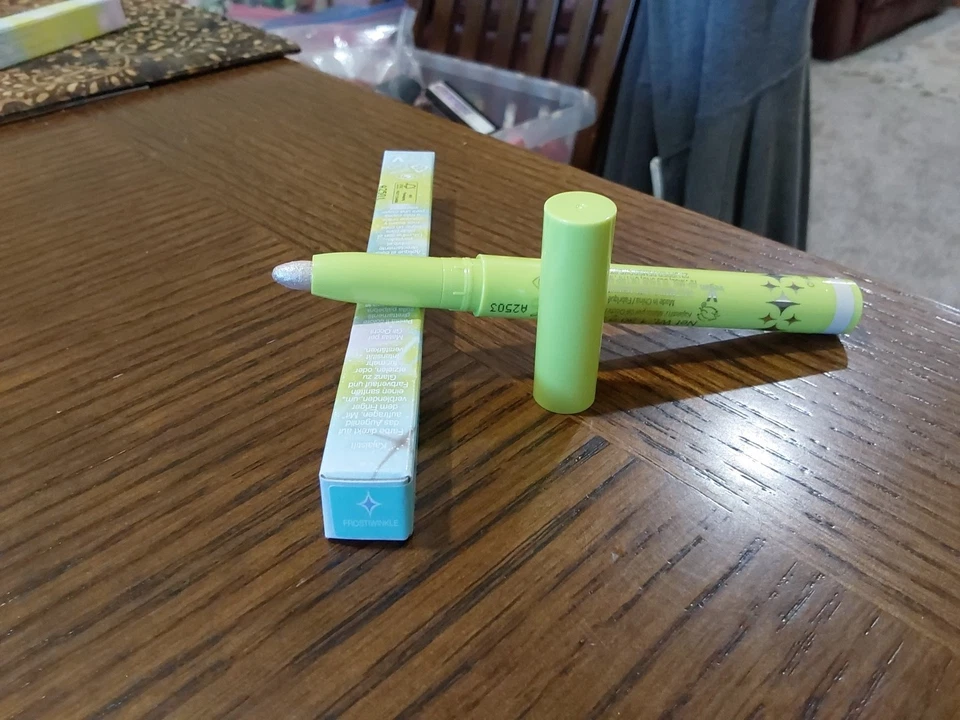 HALF MAGIC SPARKLESTICK CRAYON en FROSTWINKLE FL TALLA NUEVO EN CAJA PRECIO DE VENTA SUGERIDO POR EL FABRICANTE $25 ENVÍO GRATUITO Foto 1 de 1