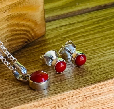925 Argento Sterling Gioielli Set Creato IN Laboratorio Rotondo Rosso Corallo - Immagine 1 di 4