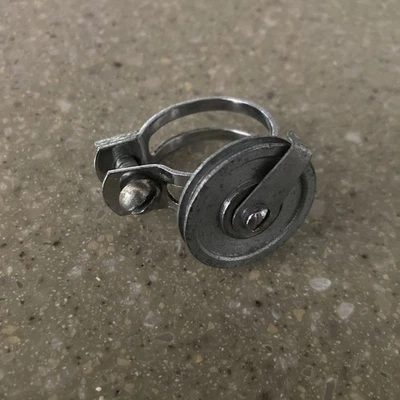 VINTAGE STURMEY ARCHER CABLE PULLEY GUIDE FIT RALEIGH SCHWINN BIKES & OTHERS NOS - Image 1 of 4