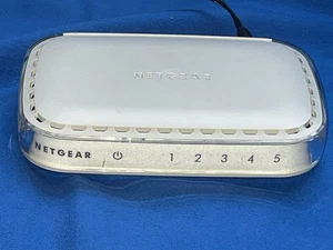 Netgear FS605 v3 5 Port 10/100 Mbps Networking Computer Hub Switch LAN - Bild 1 von 3