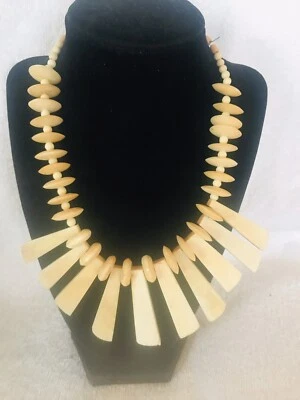 Collar de imitación marfil - 17 pulgadas - Cierre de garra de langosta - ¡Muy realista! Foto 1 de 4