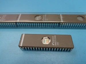 (9) NM27C240Q-150 27C4002 27C240 4MEG CMOS EPROMS 150NS 40 PINES CERÁMICA INMERSIÓN NUEVO - Imagen 1 de 4