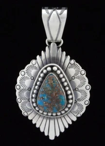 Ciondolo turchese bisbee naturale dell'artista Navajo Raymond Delgarito - Foto 1 di 3