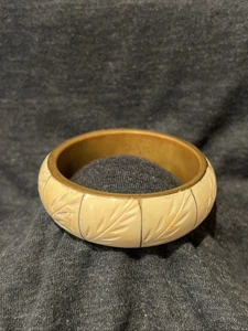 VTG Embossed Carved Leaf Design Goldtone Women's Rare Unique Bangle Bracelet - Picture 1 of 7