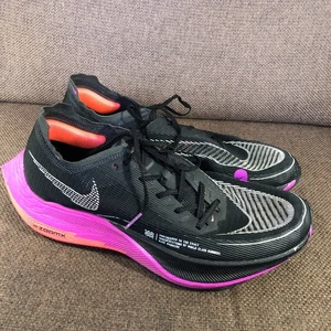 Nike ZoomX Vaporfly Next % 2 schwarz Flash purpurrot Herren Laufschuhe Größe UK 10 - Bild 1 von 15