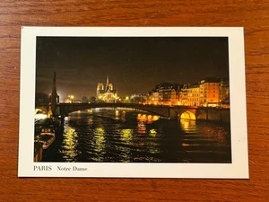 Notre-Dame Kathedrale Nachtansicht Paris - FARBE - Nagelneu mit Stempel - Bild 1 von 2