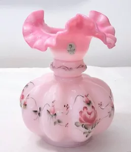 Jarrón de vidrio con volantes de melón rosa exclusivo de Fenton Messenger 1997 352 - Imagen 1 de 6