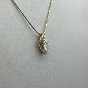 Elegante Colgante Cinta Brillante Pera Circonita Blanca Amor Oro Amarillo 14k - Imagen 1 de 5