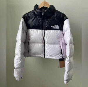 Chaqueta corta con capucha The North Face® Nuptse lavanda niebla talla L nueva con etiquetas - Imagen 1 de 11