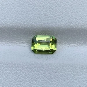 0.83 Cts Emerald Cut Natural Peridot Gem – Ideal for Ring, Pendant or Fine Jewel - Picture 1 of 5