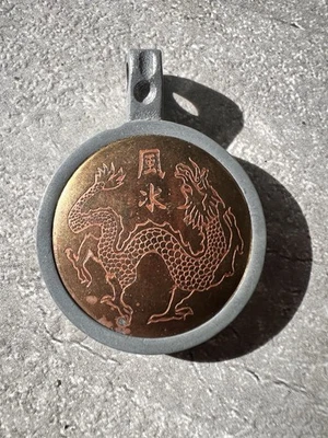 Colgante Talismán Mágico Pan K'uei - Caracteres Chinos Dragón - Feng Shui Foto 1 de 3