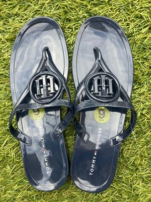 Tamanho 9 Tommy Hilfiger Vedna Sandálias Tanga Azul Escuro Gelatina Logotipo Flip Flop NOVO - Imagem 1 de 3