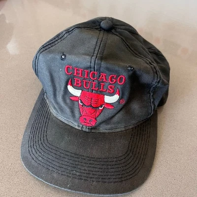 Vintage Anos 90 Chicago Bulls Barra Snapback Desbotada Logotipo Simples Licenciado pela NBA - Imagem 1 de 4