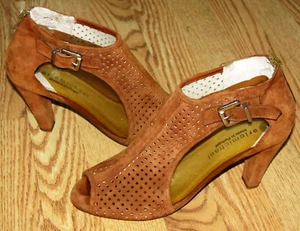 NWOB/NEW  ERIC MICHAEL Brown SUEDE Buckle Accent ZIP BACK Peep Toe Heels Shoe 10 - Picture 1 of 5
