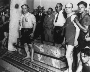Houdini Ready To Enter Pool 8x10 Reprint Of Old Photo - Picture 1 of 1