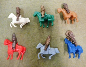 #OO.    SET(6)  KIGHTS ON HORSES  KINDER SUPRISES METAL FIGURES  - Picture 1 of 3